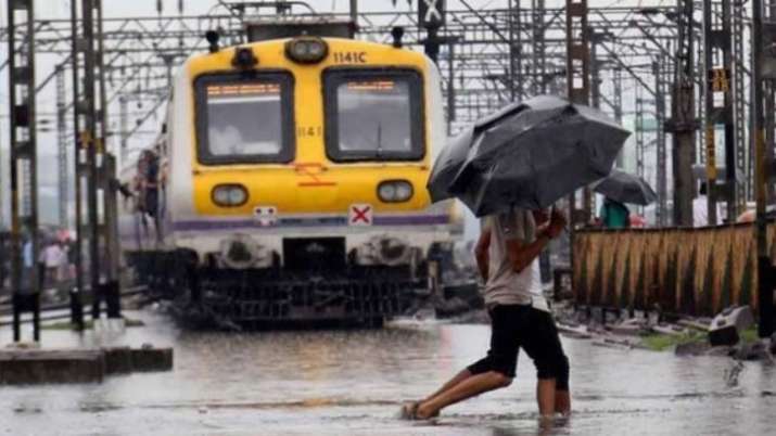 India Tv - One Mumbai lifeline chugs along miraculously despite heavy rains