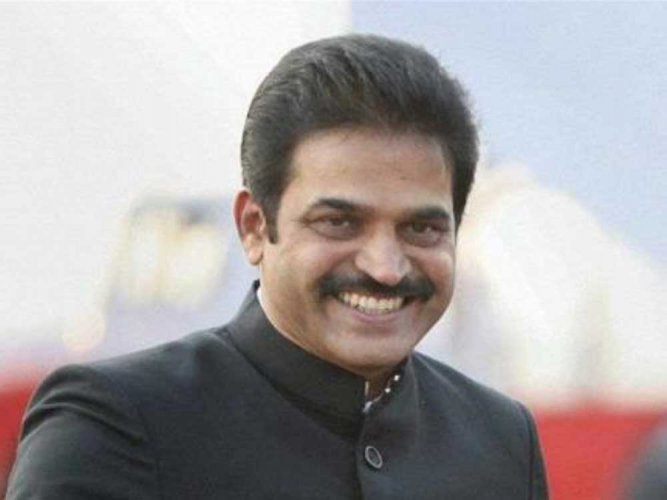 Congress' Venugopal rushes to Bengaluru to deal with crisis