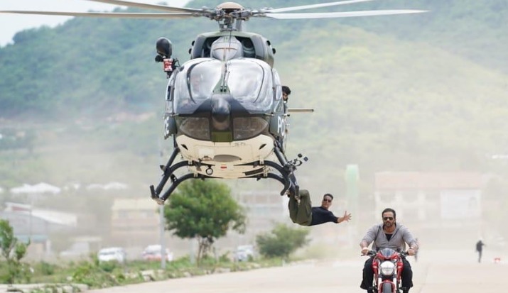 Bollywood Bhai: Akshay Kumar seen performing stunts for Rohit Shetty's Sooryavanshi 