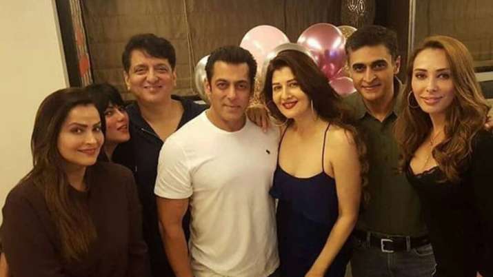 Salman Khan throws birthday bash for Sangeeta Bijlani, Iulia Vantur attends  (PICS) | Celebrities News – India TV