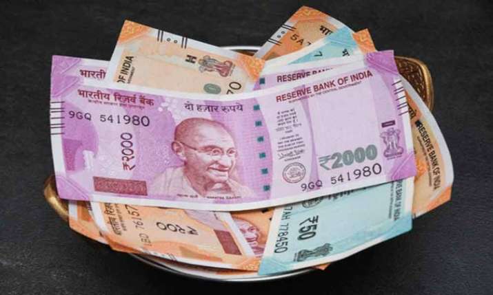 Rupee Slips 20 Paise To 68 70 Vs Us Dollar In Early Trade Ahead Of Budget Business News India Tv