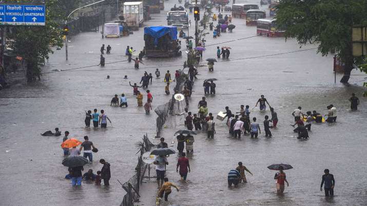 Mumbai rains: Over 8,000 evacuated amid heavy waterlogging in Thane, Indian  Navy teams on standby | India News – India TV