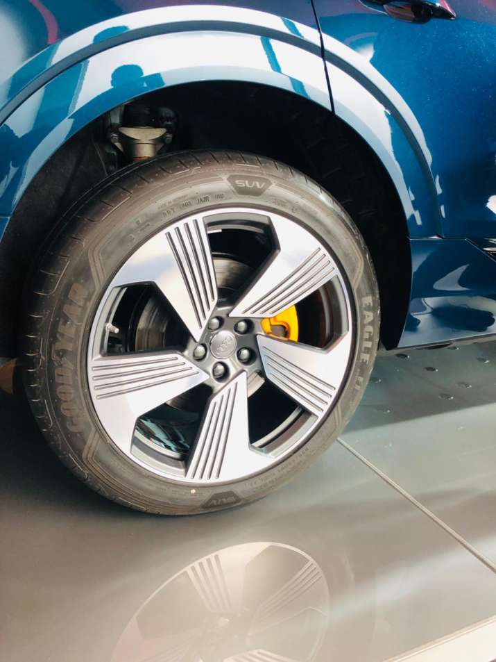 India Tv - Audi e-tron wheels