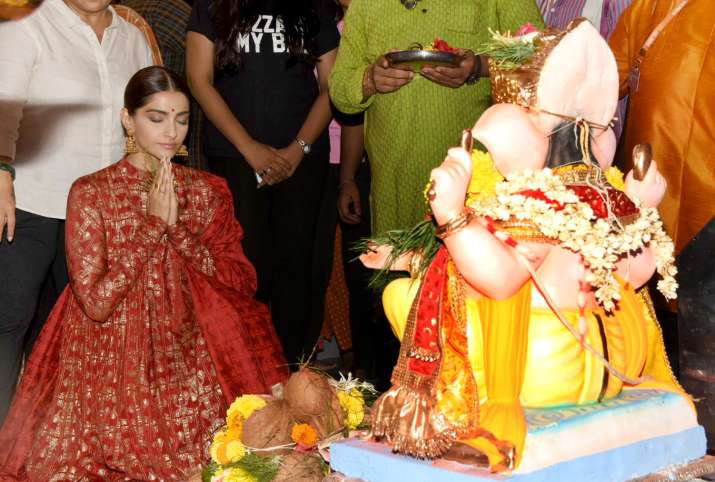 India Tv - Sonam Kapoor at Ganpati Pandal, Andhericha Raja on the occasion of Ganesh Chaturthi 