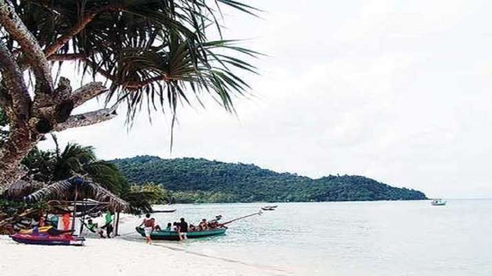 Coast Guard undertakes beach clean-up along coastline