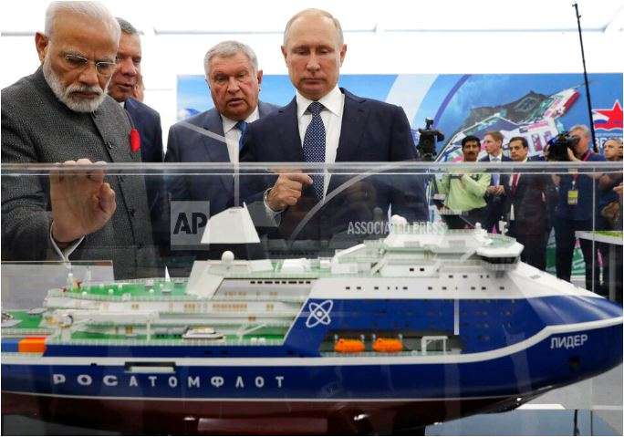Russian President Vladimir Putin, right, and Indian Prime