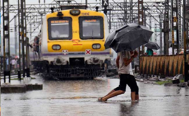 Mumbai Rains Local Train Status Delayed Cancelled Flight Operation Mumbai Airport India News India Tv