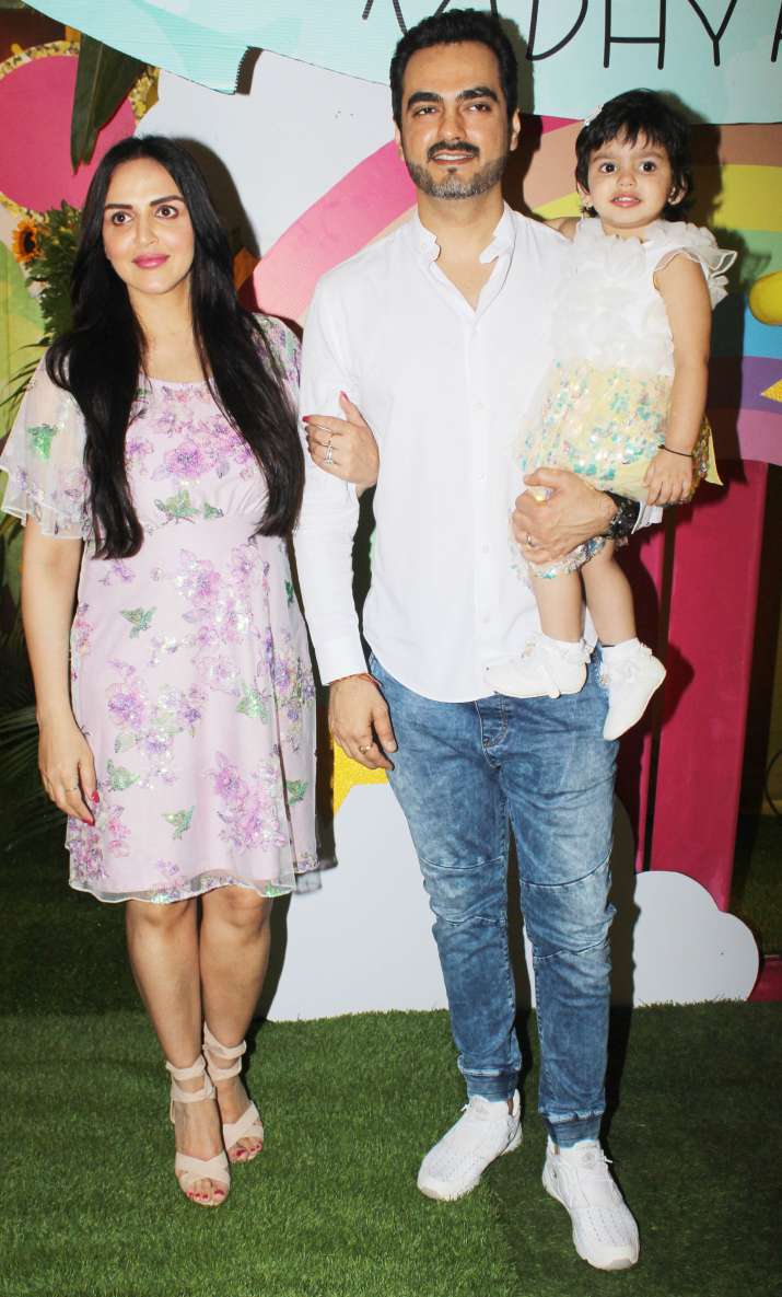 Taimur, Inaaya Twin In Pink At Esha Deol's Daughter Radhya's Birthday ...