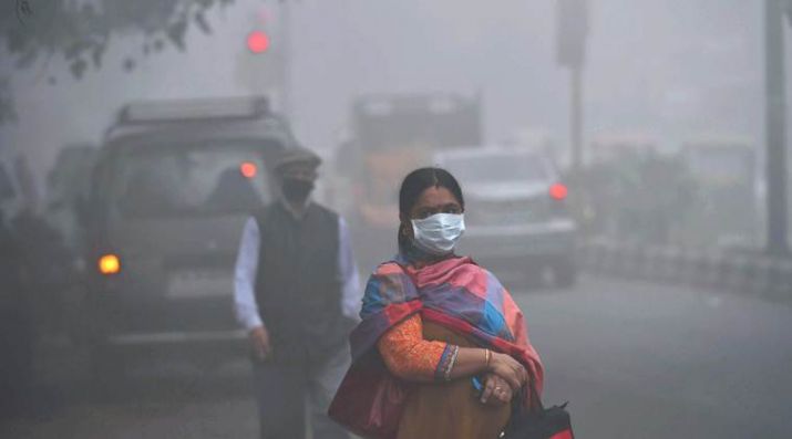 As pollution level spikes in Delhi, demand for masks goes up
