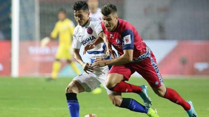 The two teams looked to get on the scoresheet early and it