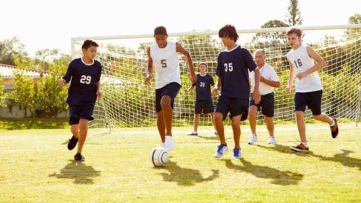 Adolescents who play sports less likely to suffer from