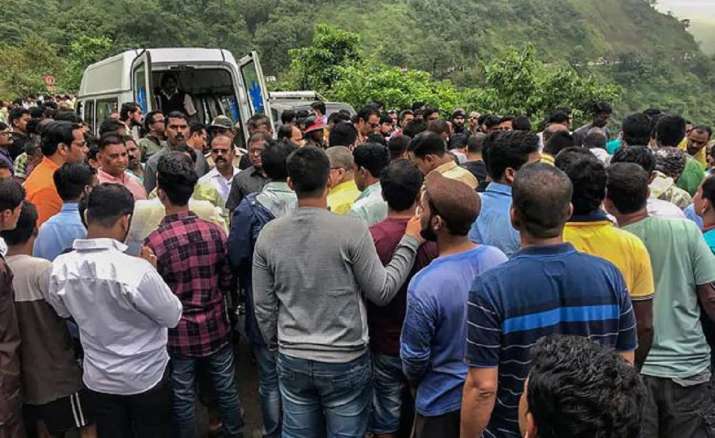 21 passengers injured as bus overturns in Maharashtra's Raigad