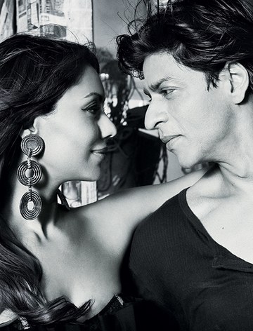 Throwback Pictures Videos Of Gauri And Shah Rukh Khan Underline Their Iconic Love Story India Tv