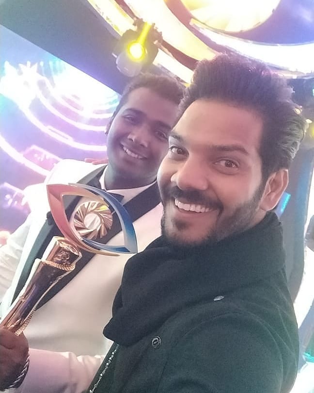 Rahul Sipligunj lifts Bigg Boss Telugu 3 trophy, wins Rs 50 Lakh cash (In Pics, Videos) | Tv News – India TV