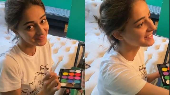 India Tv - Ananya Panday turns makeup artist for Farah Khan’s daughters Anya and Diva
