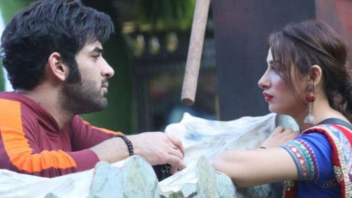 Huge fight between Paras Chhabra and Mahira Sharma in jail