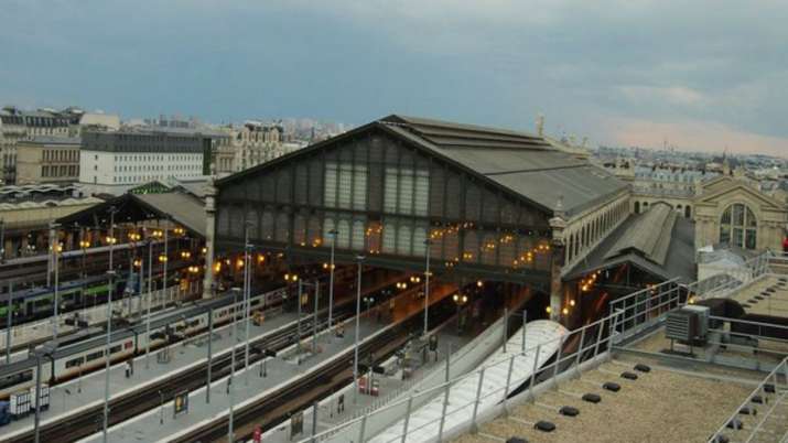 Train station in Paris evacuated after bomb threat