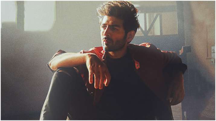 Romantic Pati Patni Xxx Video - Pati Patni Aur Woh Dilbara song: Kartik Aaryan impresses in this ...