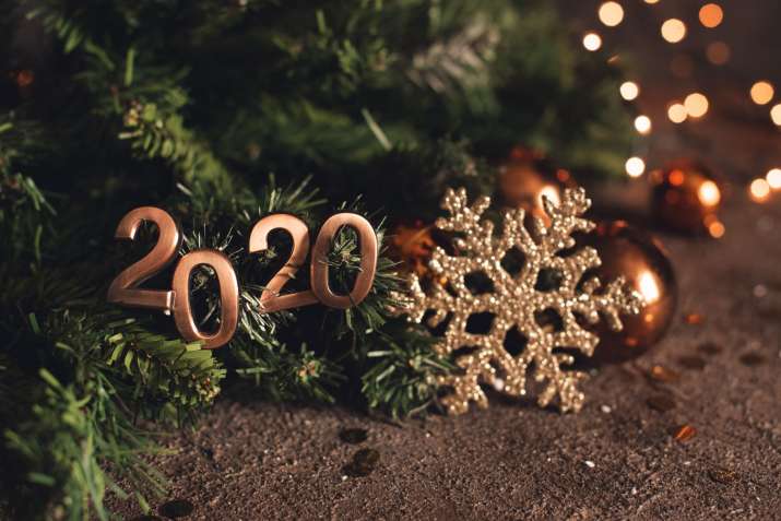 Happy New Year 2020: नए साल पर अपने चाहने वालों को भेजें ये आकर्षक संदेश, शायरी और वॉलपेपर्स से शुभकामनाएं