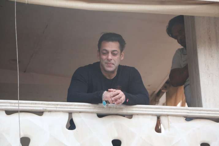 Salman Khan Greets Sea Of Fans On His 54th Birthday And The Crowd Goes Berserk Watch Video 9749