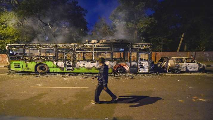 Violence Unacceptable: Kejriwal reacts to anti-CAA protests