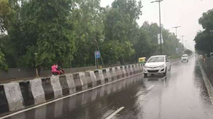 Delhi receives light rains, air quality still 'severe'