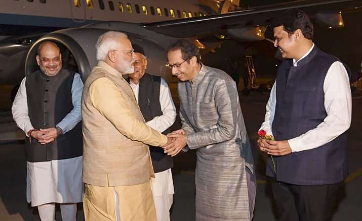 pm modi uddhav thackeray, pm modi meets uddhav thackeray, pune, pm modi uddhav thackeray meeting,