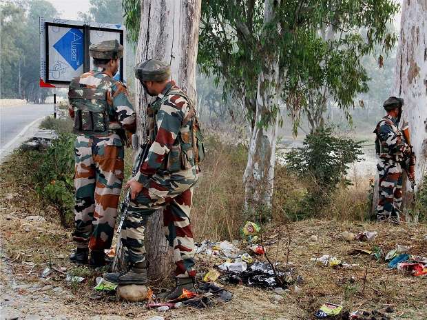 Terrorists hurl grenade on police post in old Srinagar city (Representational image)