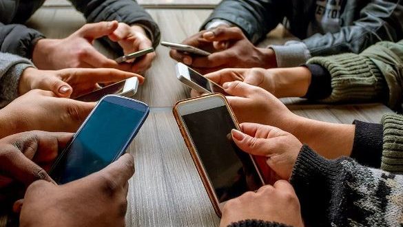 phone-addiction-linked-to-loneliness-may-make-students-anxious-about