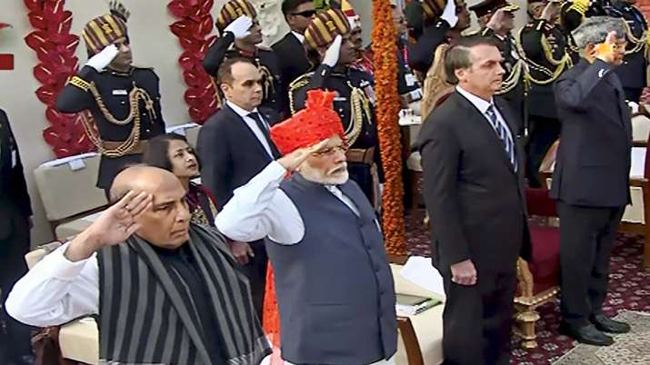 PM Modi sports saffron 'bandhej' turban on 71st Republic Day: A look at ...