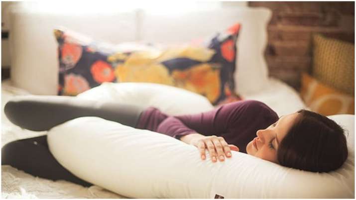 Vastu Tips: Placing watch under the pillow while sleeping