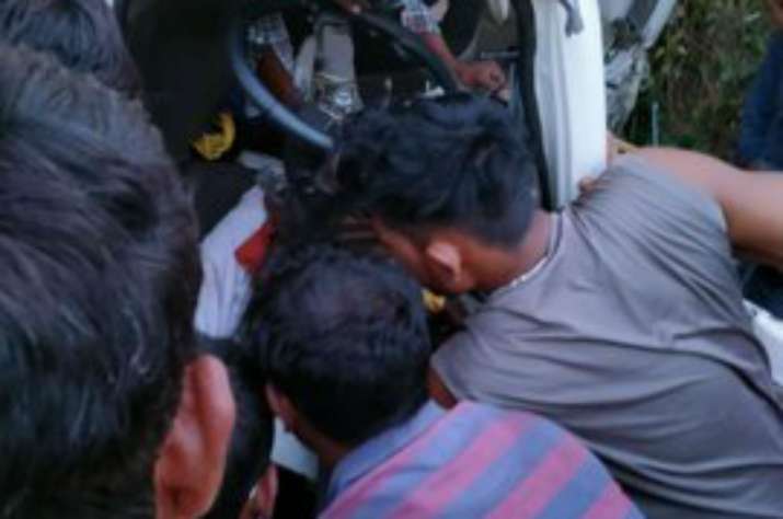 7 dead, 15 injured after vehicle overturns in Maharashtra's