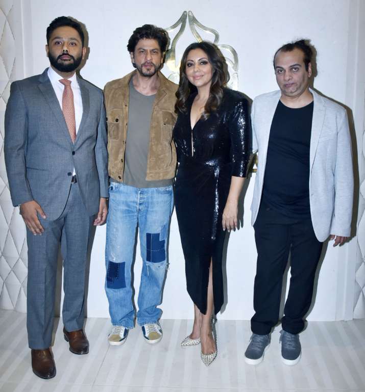 715px x 769px - Shah Rukh Khan attends wife Gauri Khan's event in Mumbai (See Pics ...