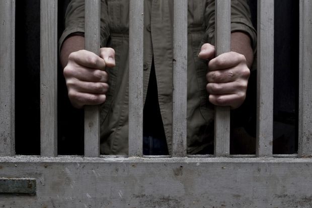 Maharashtra: Undertrial smuggles 10 blades in his stomach