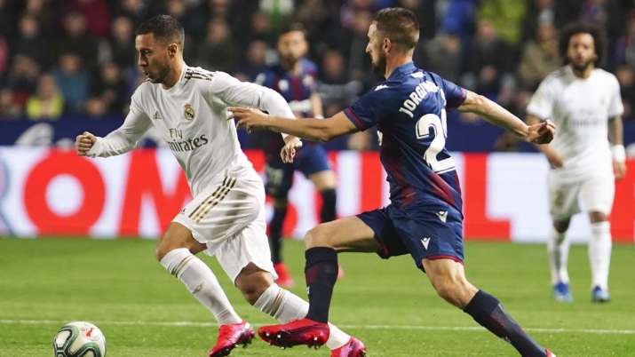 Real Madrid's Eden Hazard, left, and Levante's Jorge