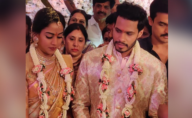 India Tv - HD Kumaraswamy's son Nikhil engaged to Congress leader's grand niece