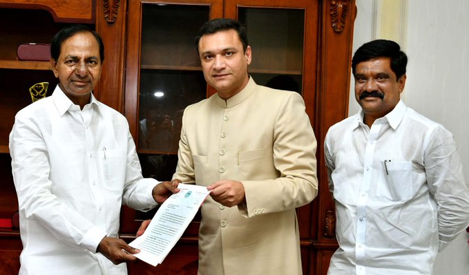 Akbaruddin Owaisi seeks funds for temple from Telangana CM