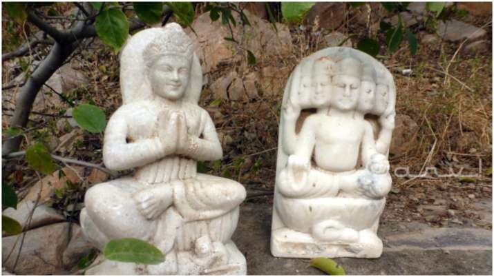 Vastu Tips:Keeping broken or cracked idols of Gods at home