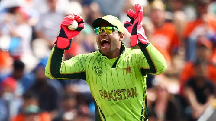 Umar Akmal escapes PCB ban for losing cool during fitness test