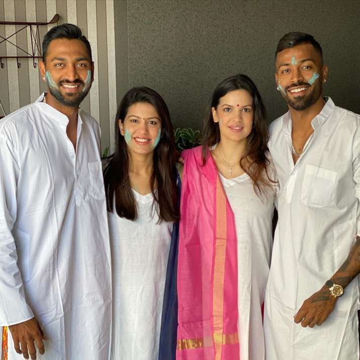 Natasa Stankovic Celebrates Holi 2020 With Fiance Hardik Pandya And ...