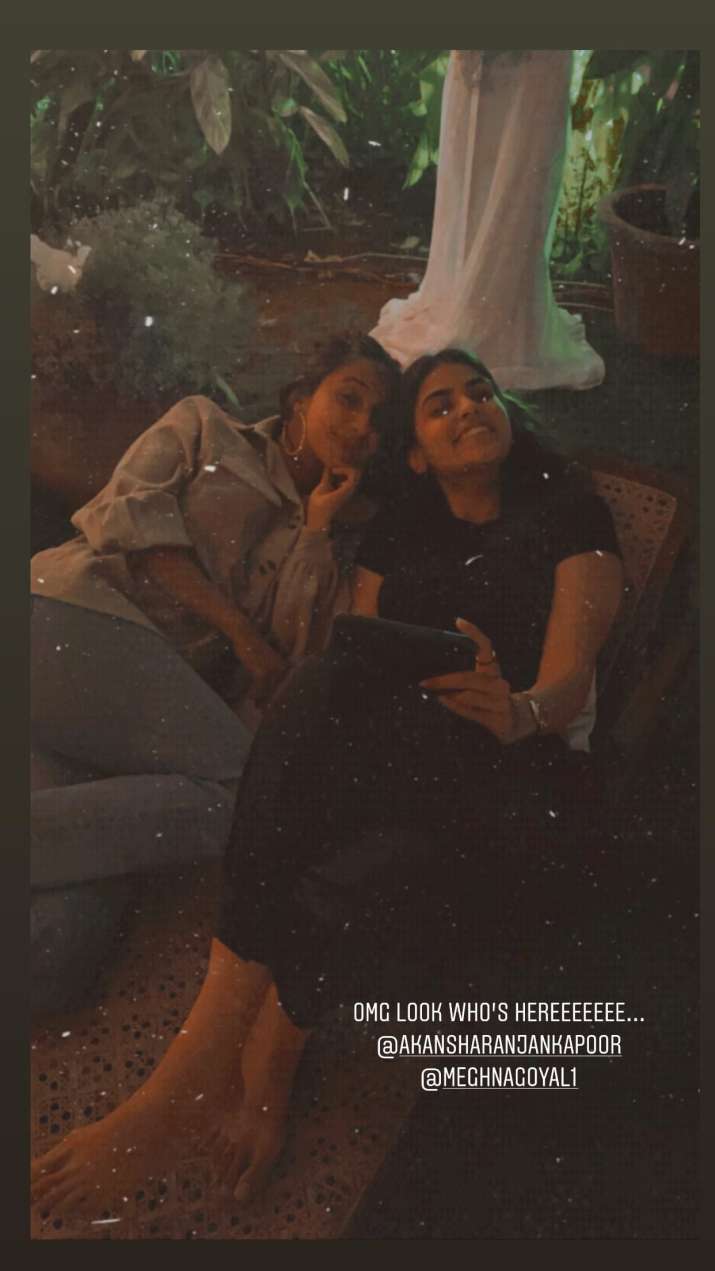 Alia Bhatt Rings In Her 27th Birthday With Girl Gang Shares Photos From Road Trip And Mid Night Celebration Celebrities News India Tv Famous people's biographies and today's birthdays at a glance. alia bhatt rings in her 27th birthday