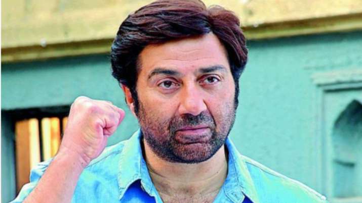 Sunny Deol urges people to stay indoors to protect themselves from coronavirus. Watch video | Celebrities News – India TV