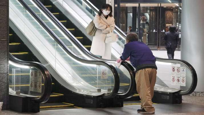 Man infected with coronavirus in Japan goes to bars to