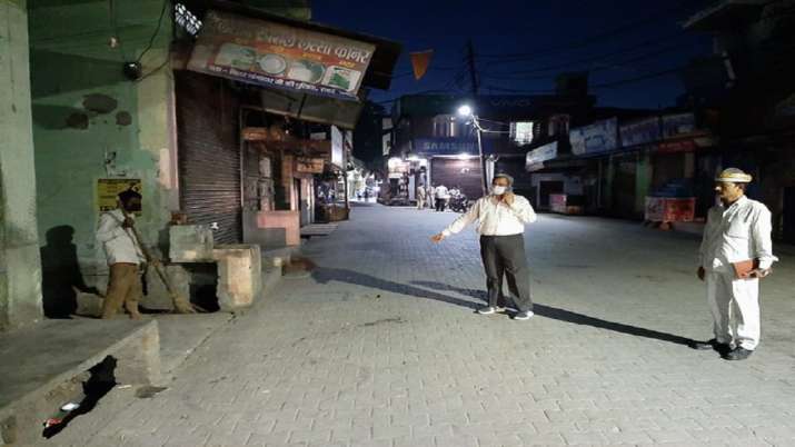Rampur man calls COVID-19 helpline asking for hot samosas, made to clean drain as punishment