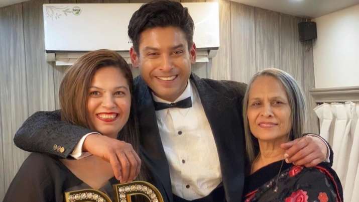 Sidharth Shukla with Mother