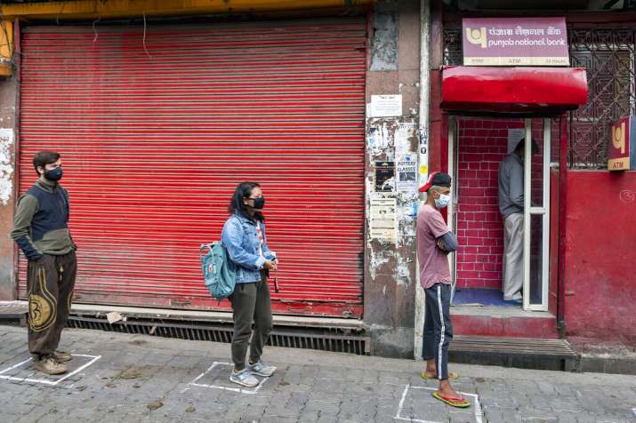 People wearing masks to protect themselves from coronavirus