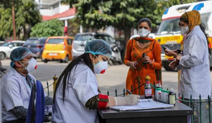 Delhi 6 Of Family Test Coronavirus Positive In Shahdara After Elderly Member Succumbs To Covid 19 India News India Tv