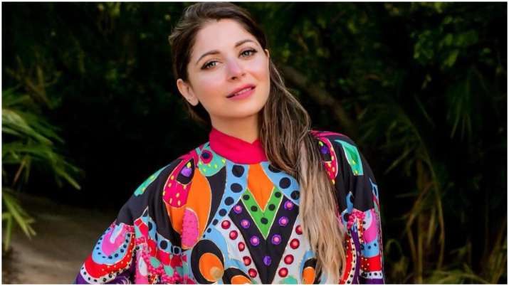 Kanika Kapoor finally tests negative in fifth coronavirus