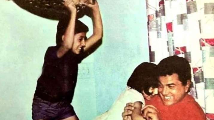 715px x 402px - Sunny Deol's pillow fight with father Dharmendra in throwback ...