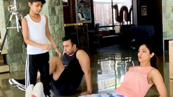 Shilpa Shetty Believes Family That Works Out Together Stays Together Shares Video With Viaan And Raj Kundra Celebrities News India Tv